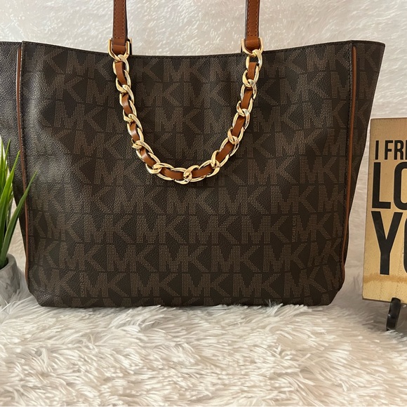 Michael Kors large Harper East West Signature Tote Handbag - LIKE NEW! - Picture 3 of 14
